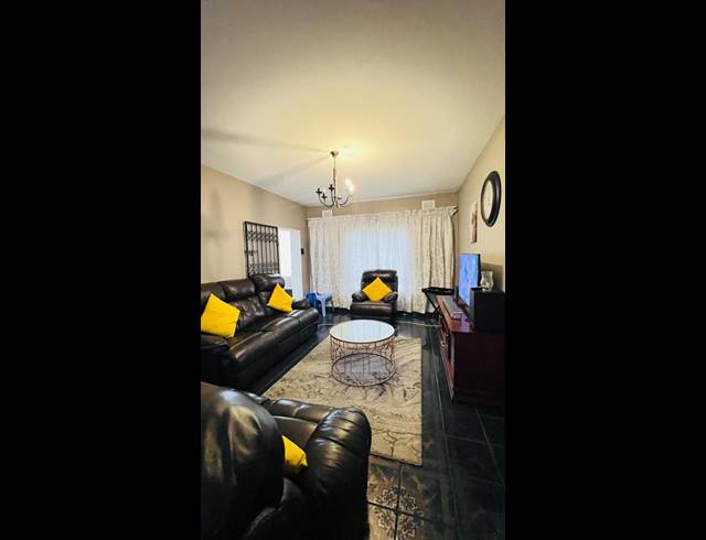 2 BEDROOM PROPERTY TO RENT IN MANORS